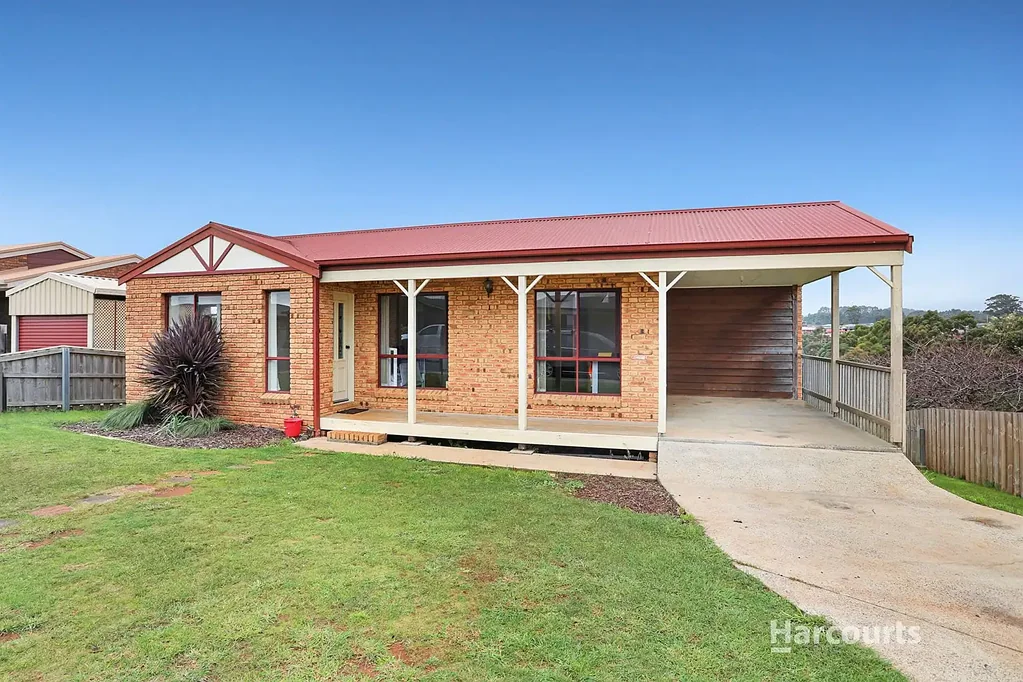 Spacious Three-Bedroom Home in a Quiet Romaine Cul-de-Sac