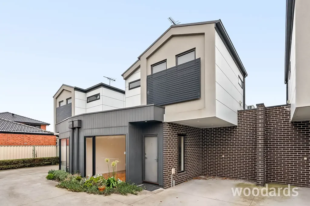 Stylish, Light-Filled Living in a Prime Location