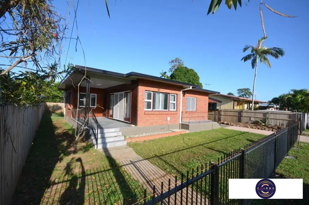🏡 Trendy & Freshly Updated 3 Bedroom Home in Westcourt ✨