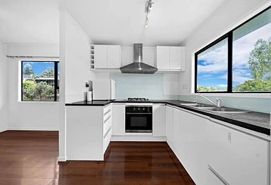 Totara Vale, 3 bedrooms & 2 bathroom