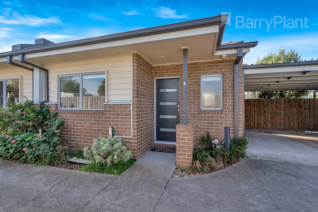 TWO BEDROOM UNIT IN PRIME LOCATION!