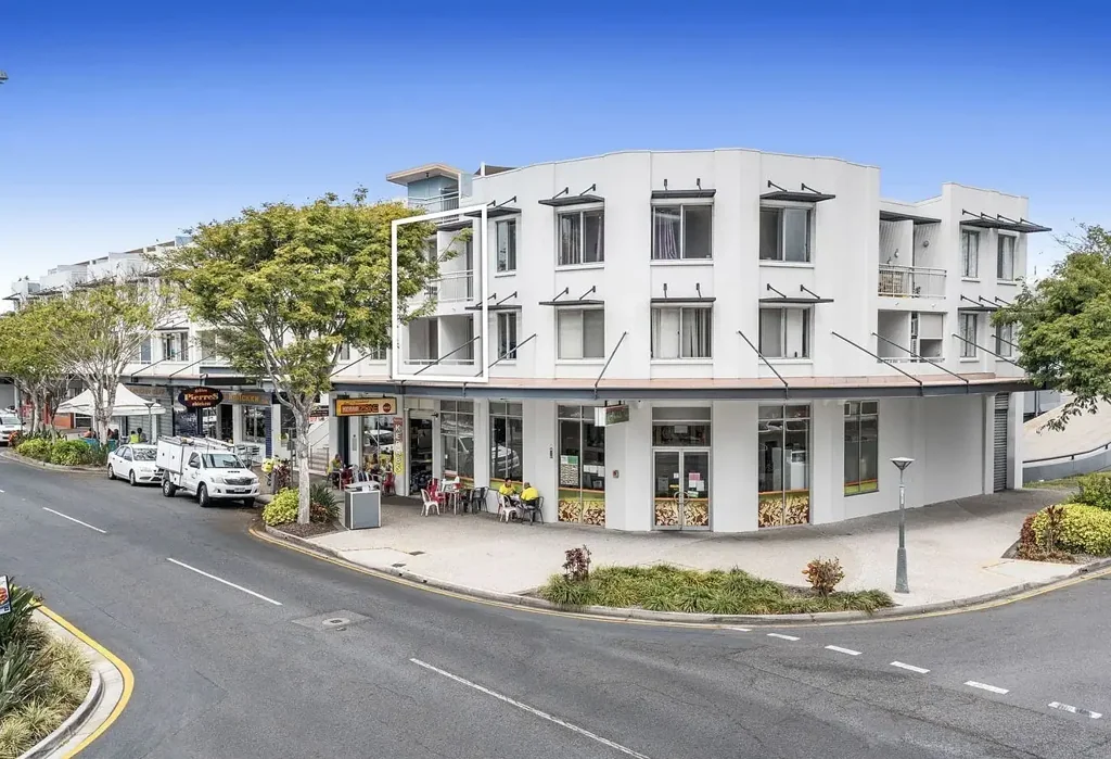 Highly Convenient Location, Well Presented 2 Bedroom Unit