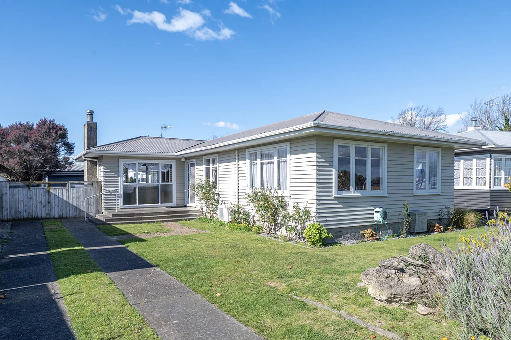 Maraenui 3房  Home Or Investment With Endless Possibilities