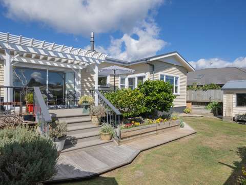 Waikanae 3房  The Perfect Family Home Does Exist...