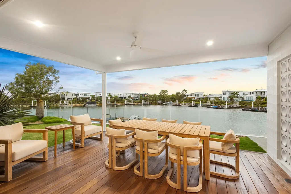 Mountain Creek 4બેડરૂમ BESPOKE CUSTOM-BUILT HOUSE FOR SALE - WATERFRONT LUXURY!