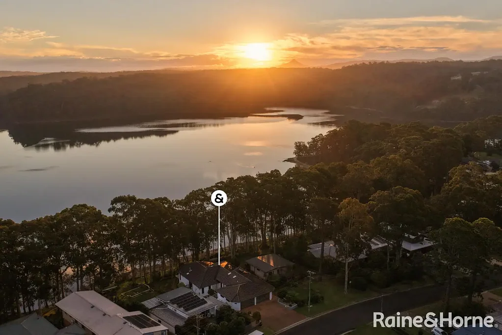 Kings Point 5 Slaapkamer Life, Lived at the Water's Edge