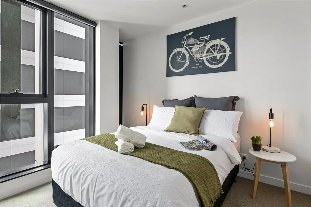 Light-filled Furnished 1 Bedroom
