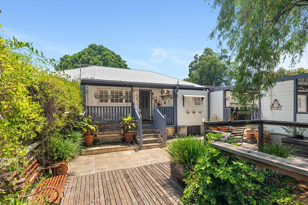 4 Pauline Avenue, Kalamunda, WA 6076