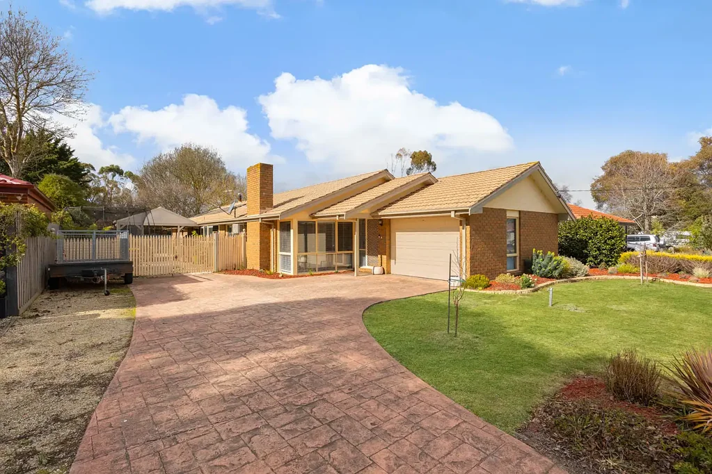 Gisborne 4房  Updated Family Retreat with Poolside Entertaining