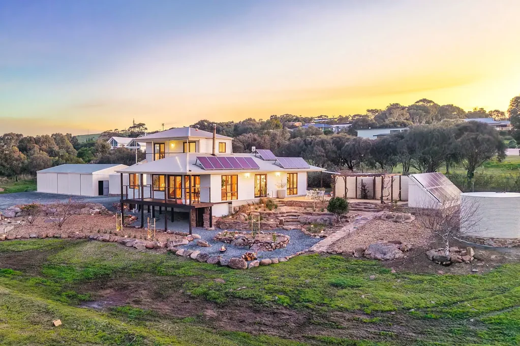Boston 3 Slaapkamer A breathtaking self-sufficient retreat with spectacular coastal views