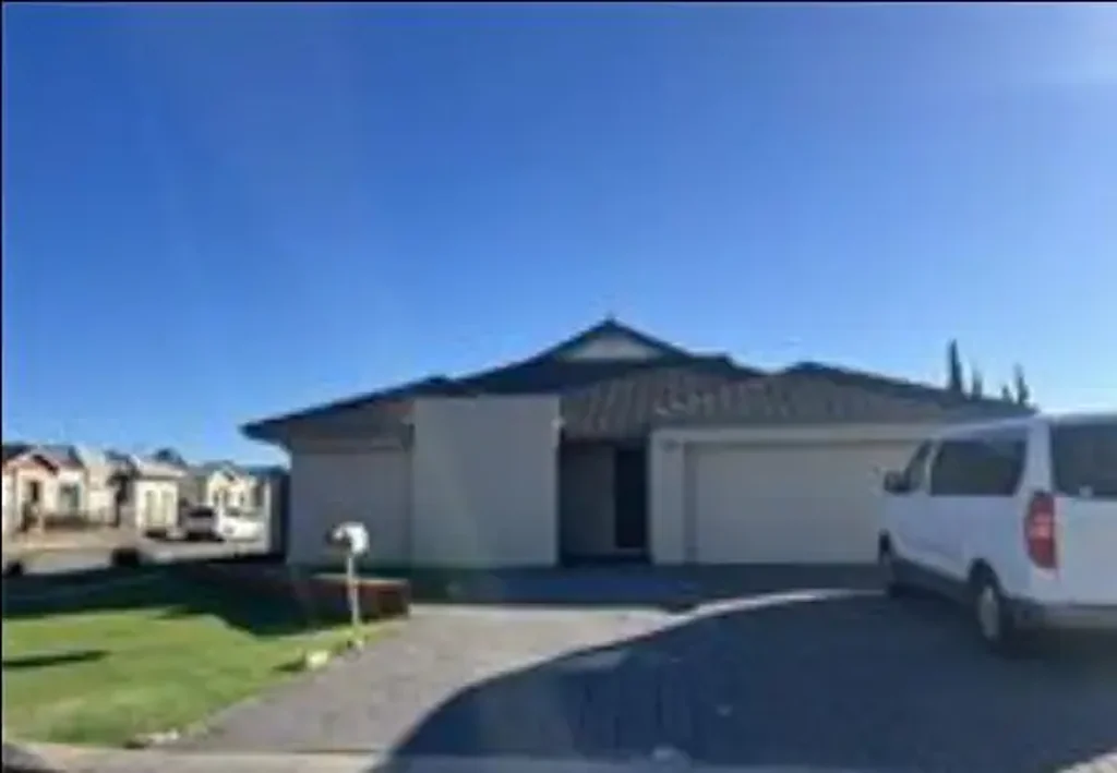 Ellenbrook 5ห้องนอน Bailiff Sale - Half Share of 30 PIERRE BEND, ELLENBROOK, WA, 6069 on Monday 15/06/2026 at 11:30am by Public Auction - Bailiff reference: 332399