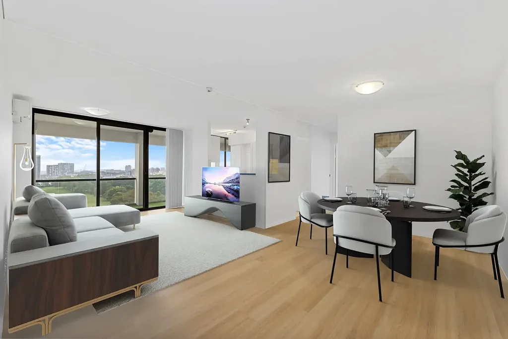 Sunny Top Floor Apartment with Panoramic Views!