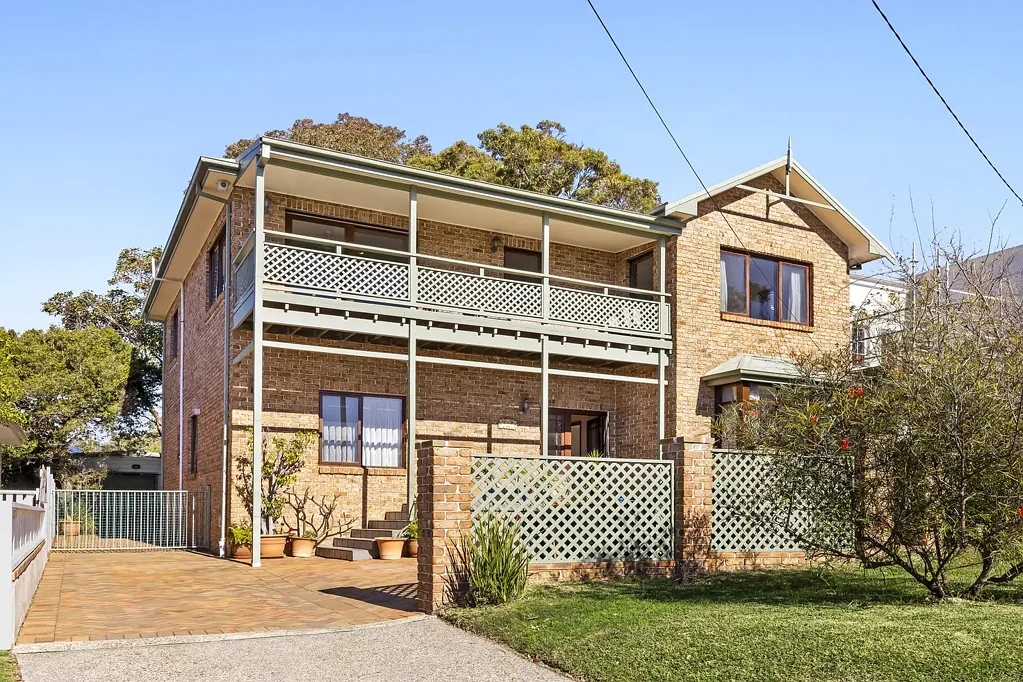 Collaroy Plateau 4房 宽敞的家庭生活空间，带多功能独立工作室 Spacious Family Living with a Versatile Studio Retreat
