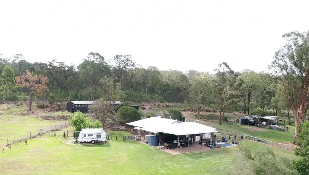 Geham 4房  Your Private Acreage Escape – 21.32ha with Family Home & Pool plus 2 x cottages  and sheds