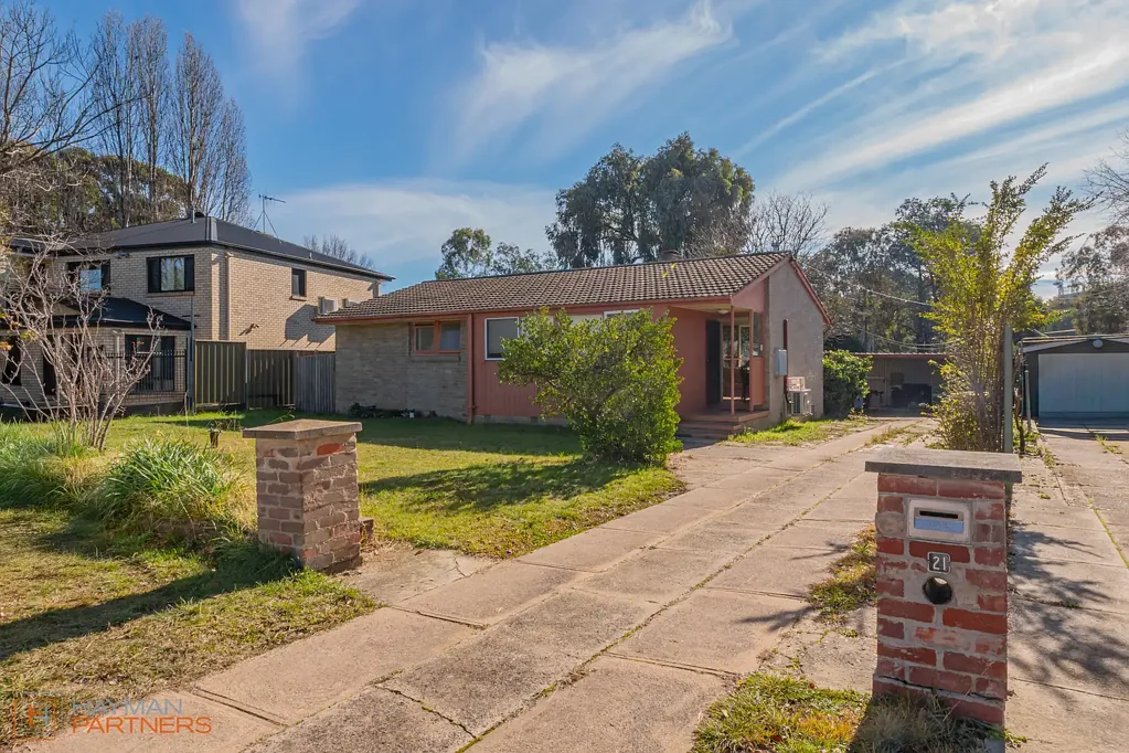 Chifley 3房  Exceptional RZ2 Opportunity on 906m²