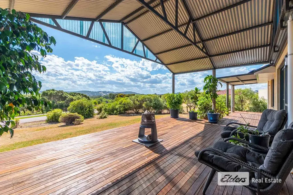 Hay 4房  Spacious Parkside Home in Sought-After Springdale Estate