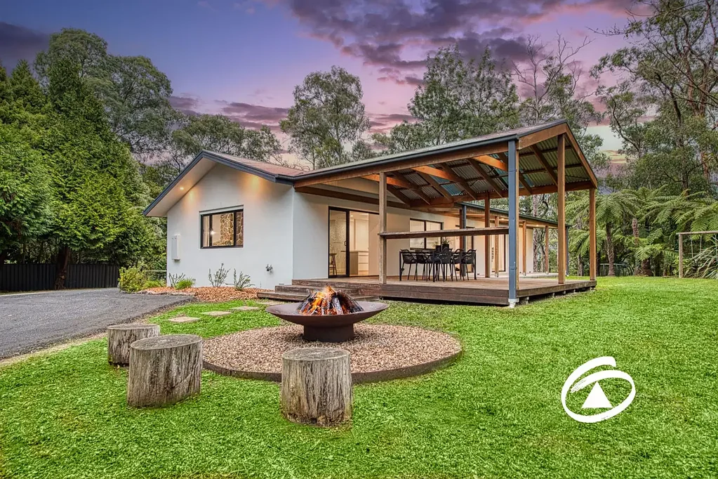 1 Suffolk Avenue, Cockatoo, VIC 3781