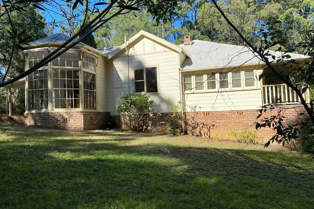 Thrumster 4 Bedroom Thrumster Nest or Invest Investment opportunity. 3.2ha zoned R1 General residential -  Ka-ching Ka-ching K- ching!