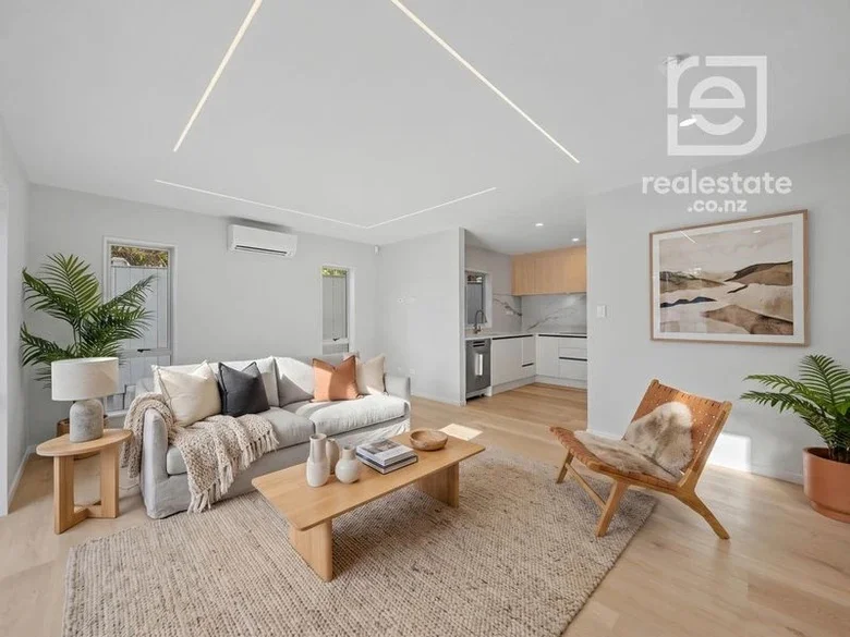 Papatoetoe 3房  For Sale - Modern 3-Bedroom Standalone Home