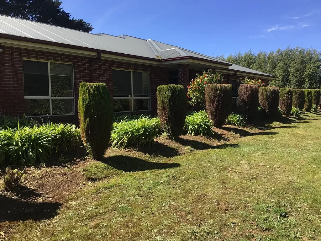 GREAT FAMILY HOME ON LARGE BLOCK APPROX 1/2 ACRE