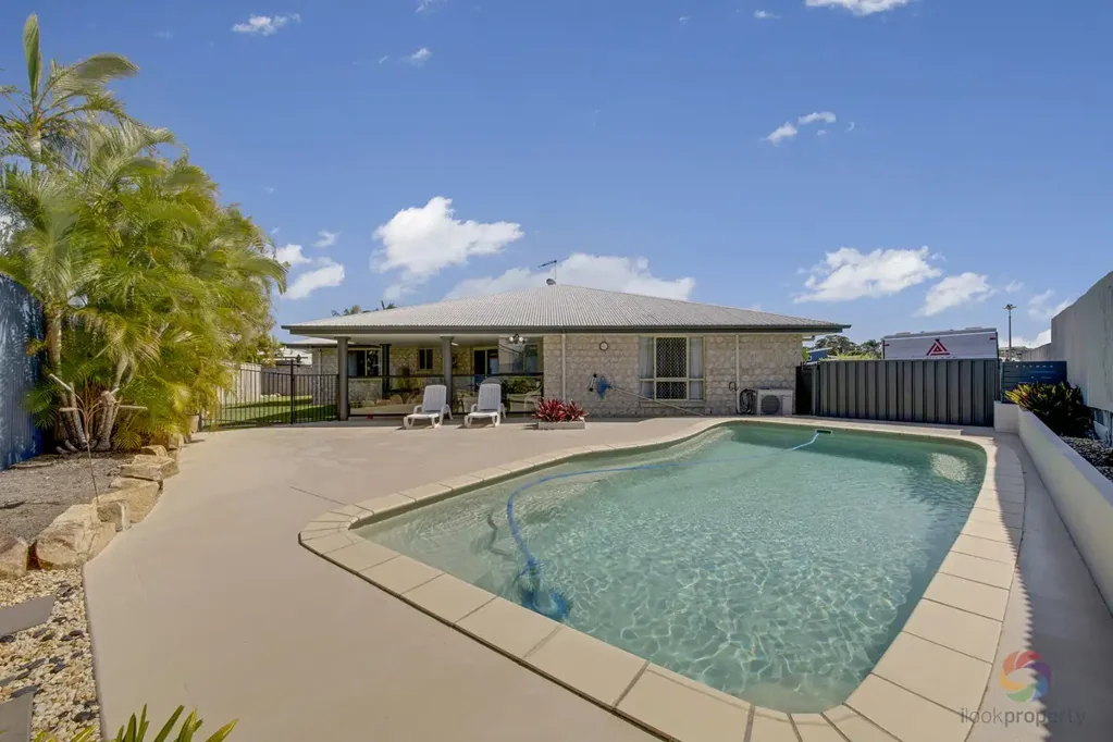 Tannum Sands 4房  4 BED WITH A POOL AND ROOM FOR THE CARAVAN