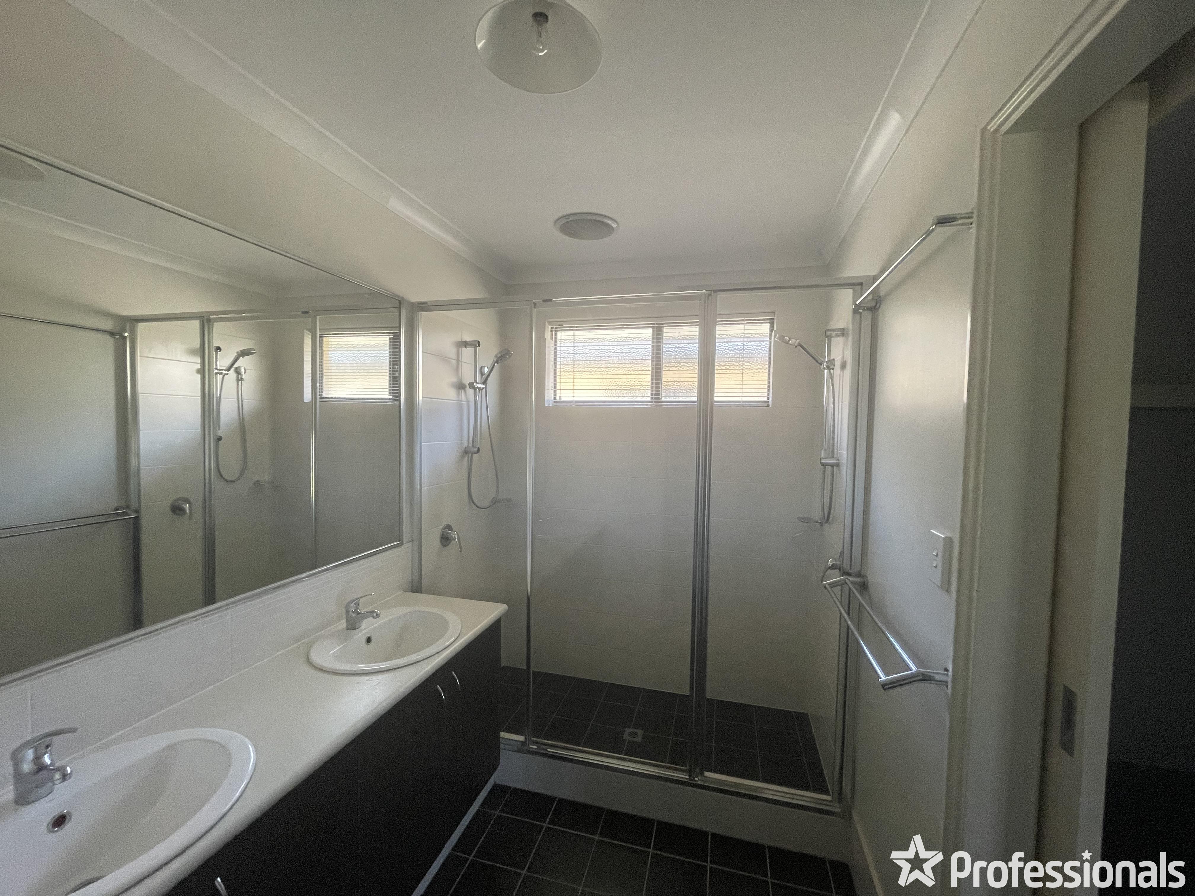 136 HOLMES ST, SOUTHERN RIVER WA 6110, 0 Kuwarto, 0 Banyo, House