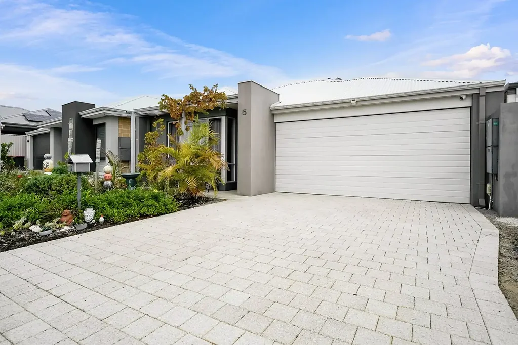 Modern, Low-Maintenance Living – Perfect Lock-Up-and-Leave!