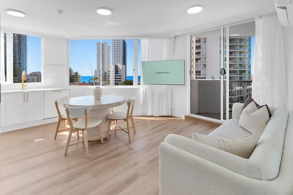 Surfers Paradise 2غرفة نوم NEWLY RENOVATED EAST FACING APARTMENT WITH OCEAN, RIVER & CITY VIEWS