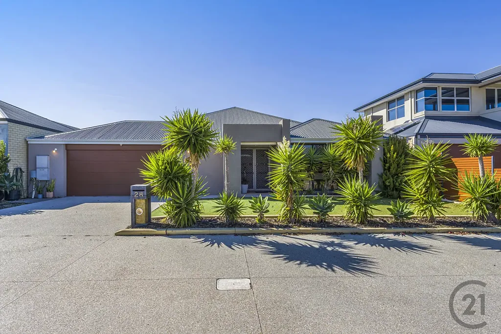 Madora Bay 4房  Upgrade to your new family home in beautiful Madora Bay, coastal living at its finest