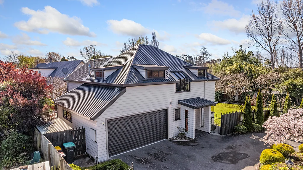 Burwood 3Phòng ngủ You'll Want To Live Here!