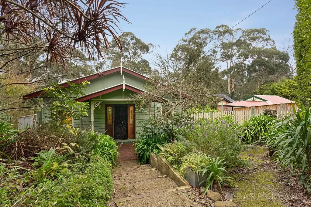 Belgrave 5房 Belgrave核心地段 1163m²阔绰地块 精心翻新 多代同堂理想 独立计量灵活 两大起居区 私密舒适 CHARACTER CHARM, FLEXIBLE FAMILY LIVING & EXCEPTIONAL FUTURE POTENTIAL
