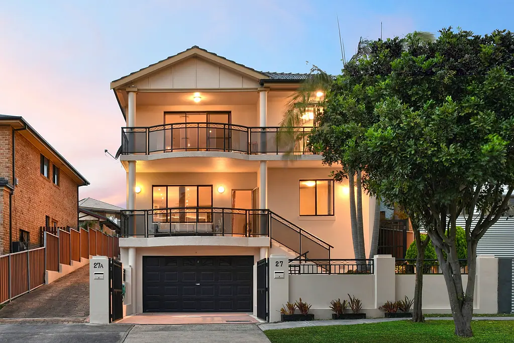 Chifley 5 Bedroom Freestanding Family Residence in a Peaceful Coastal Pocket