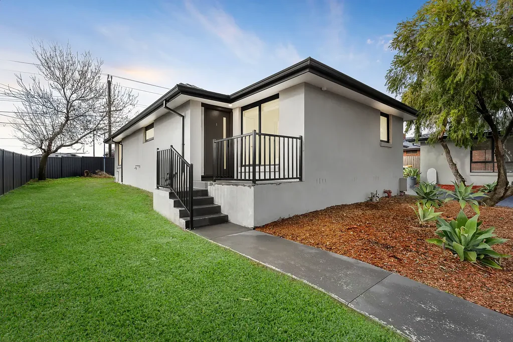 Clayton South 3ਬੈੱਡਰੂਮ A Sanctuary of Style and Comfort
