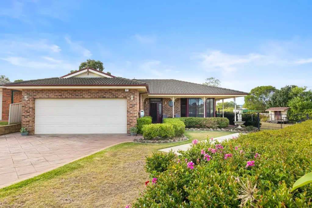 Largs 5房  Resort-style family living with pool paradise