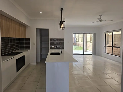 Logan Reserve 4कमरा Make This Your New Home with a $5,000 gift from us.