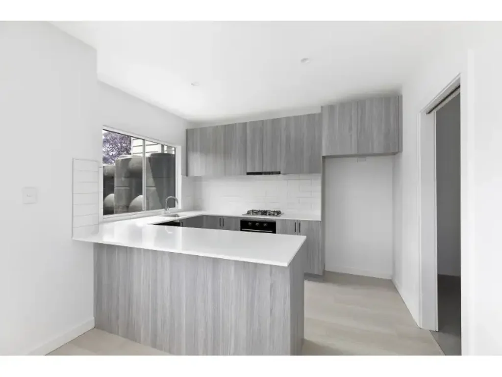 NEAR NEW LUXURY 2 BEDROOM HOME