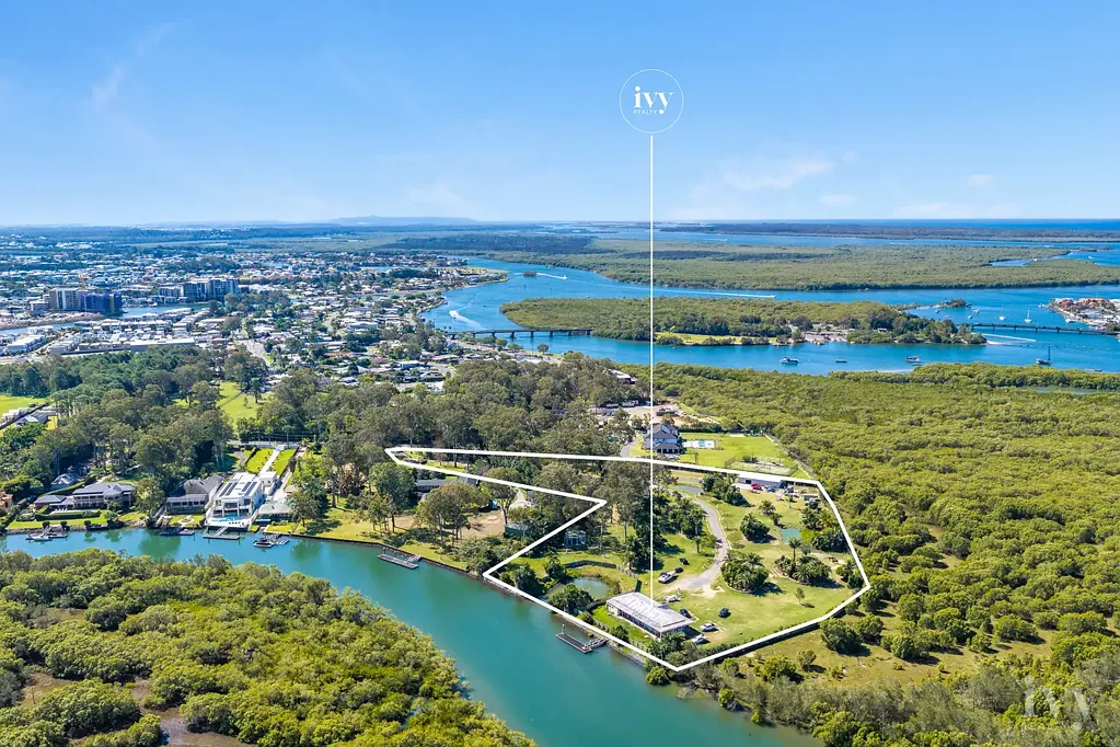 Hope Island 4房  Rare and Irreplaceable: Private Hope Island Acreage Estate with 100m Water Frontage