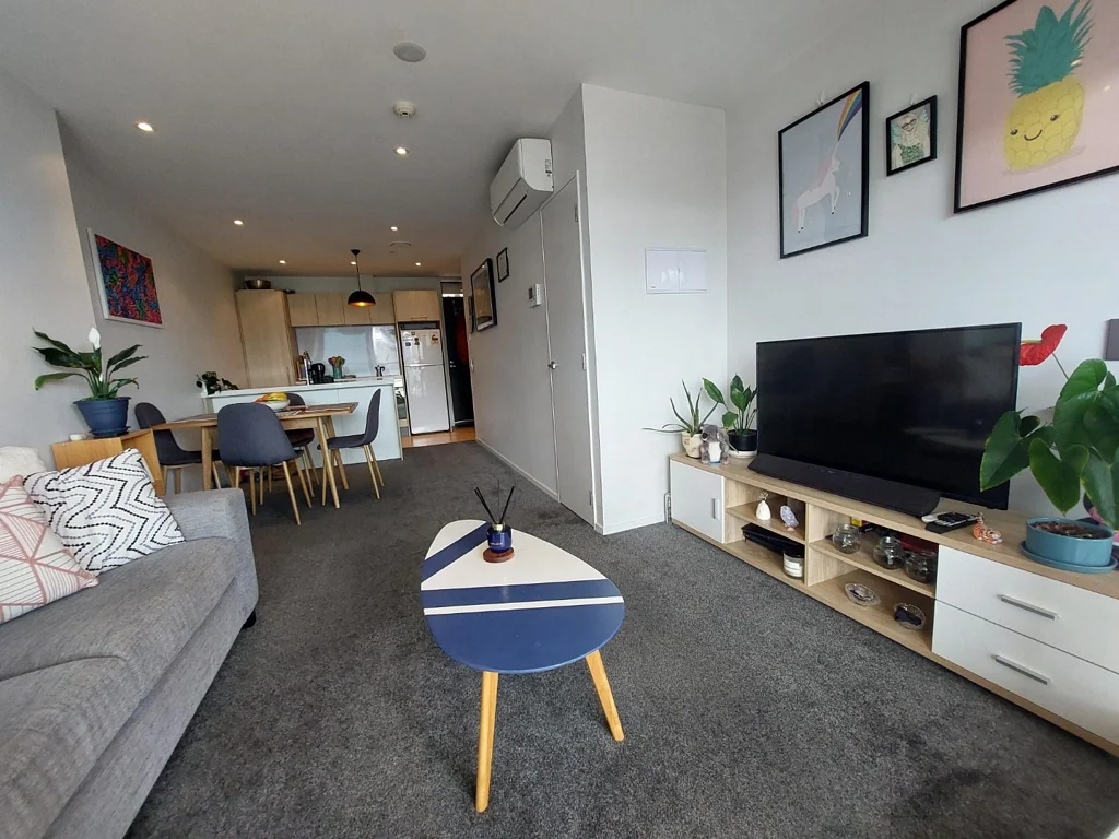 Immaculate Living, Furnished Apartment