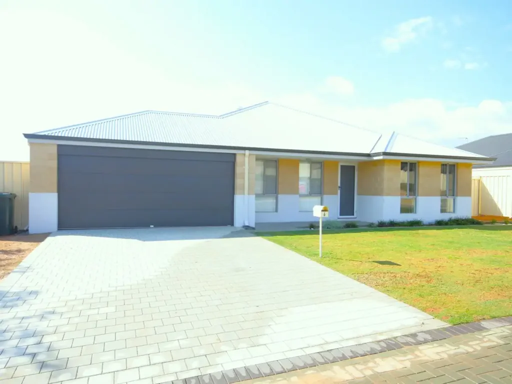 Wandina 4Moenga Stylish 4x2 Living on Romeo Pass