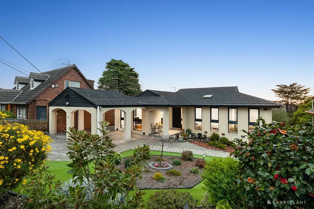 Templestowe Lower 5બેડરૂમ Traditional Elegance with Stylish Modern Updates