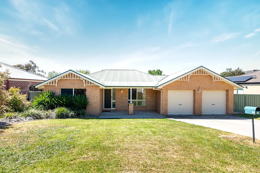 42 Dunne Crescent, Thurgoona, NSW 2640