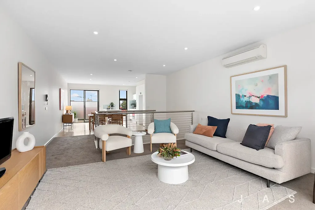 2/30 Sydenham Street, Seddon, VIC 3011