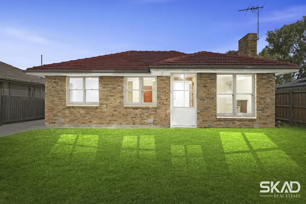 Glenroy 3房 Glenroy中心区域 614㎡宽敞住宅 独立granny flat 大型shed 公园学校近便 未来潜力巨大 Smart Start or Savvy Investment