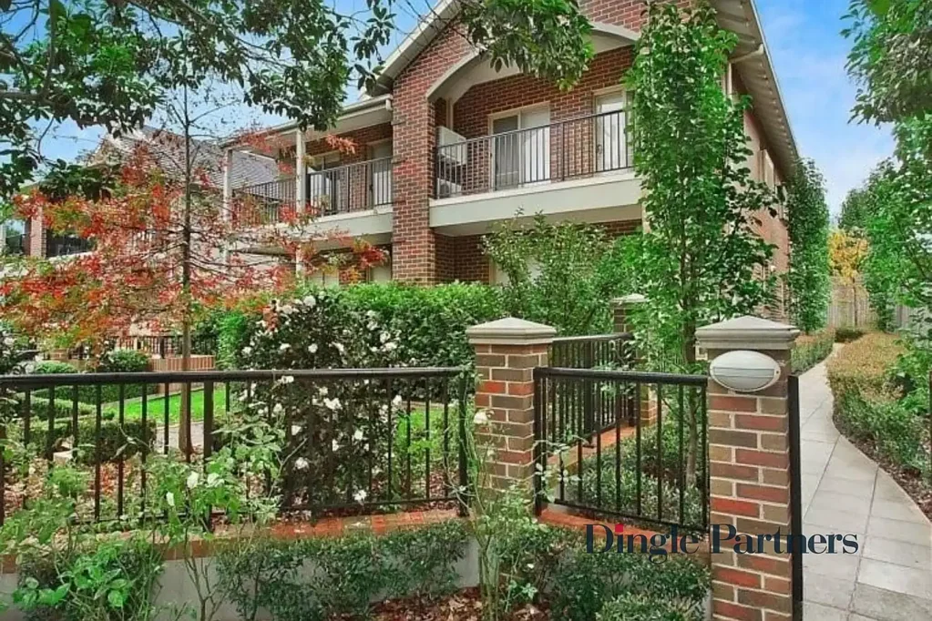 Modern 1-Bedroom Apartment with Sunny Outdoor Entertaining