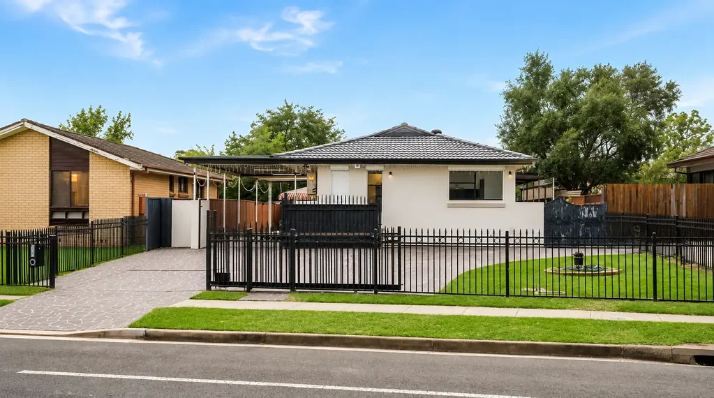23 Dickens Road, Wetherill Park, NSW 2164, 5 Bedrooms, 3 Bathrooms, House