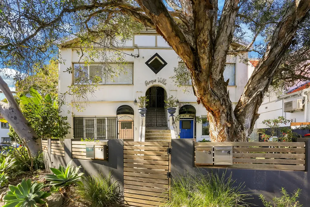 Charming 2 bedroom Apartment Plus Study, Like A Semi