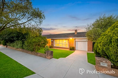 Mount Waverley 4房 Mount Waverley优质地段 769平米平坦长地 学区房近 便利交通 自然景观 Blue‑Chip Mount Waverley Opportunity on 769sqm Rectangular Block