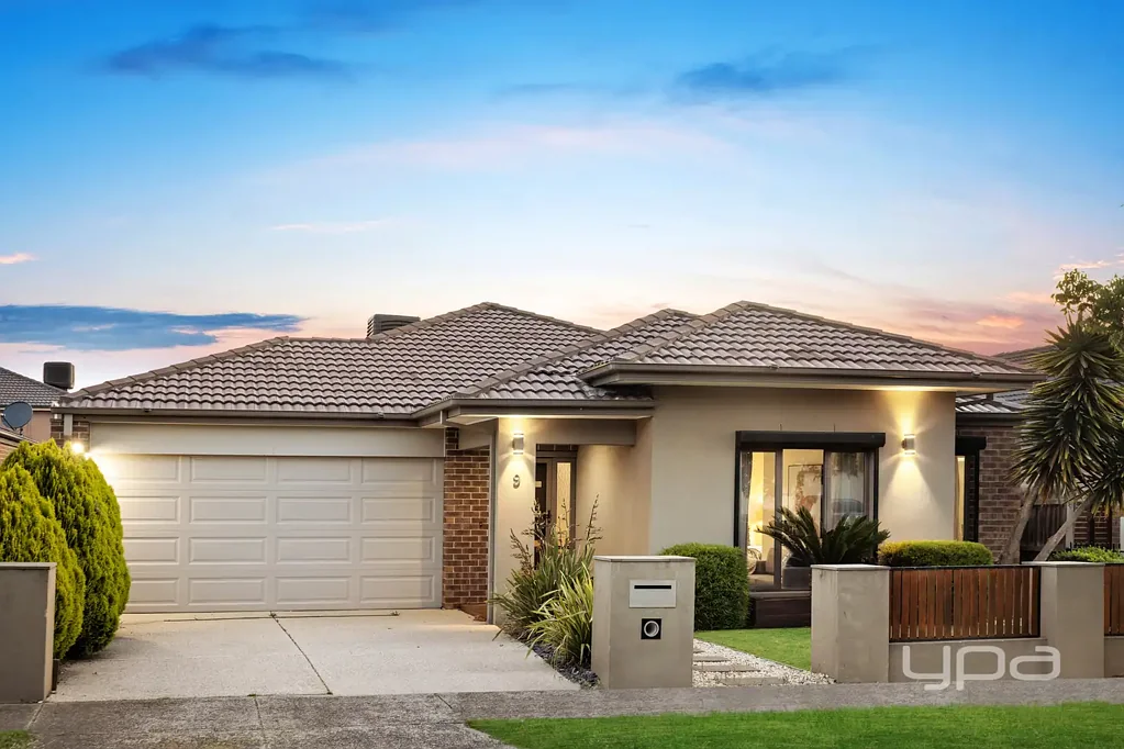 Point Cook 4chambre Luxury Living Meets Practical Comfort - A Home You’ll Love !