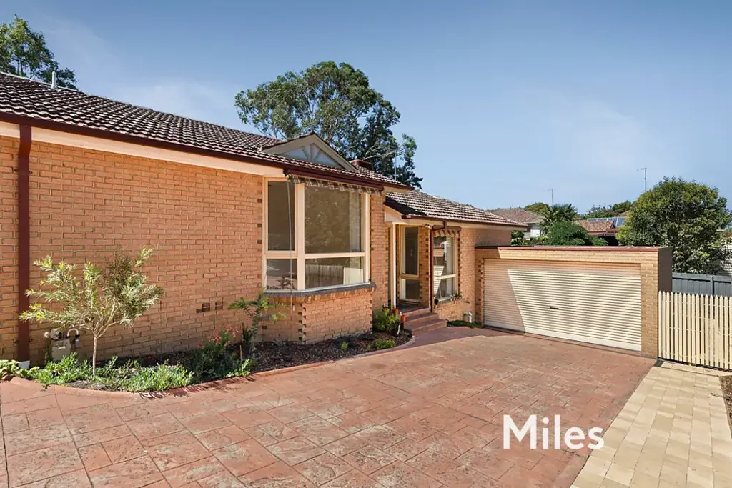 SPACIOUS UNIT AT REAR OF BLOCK