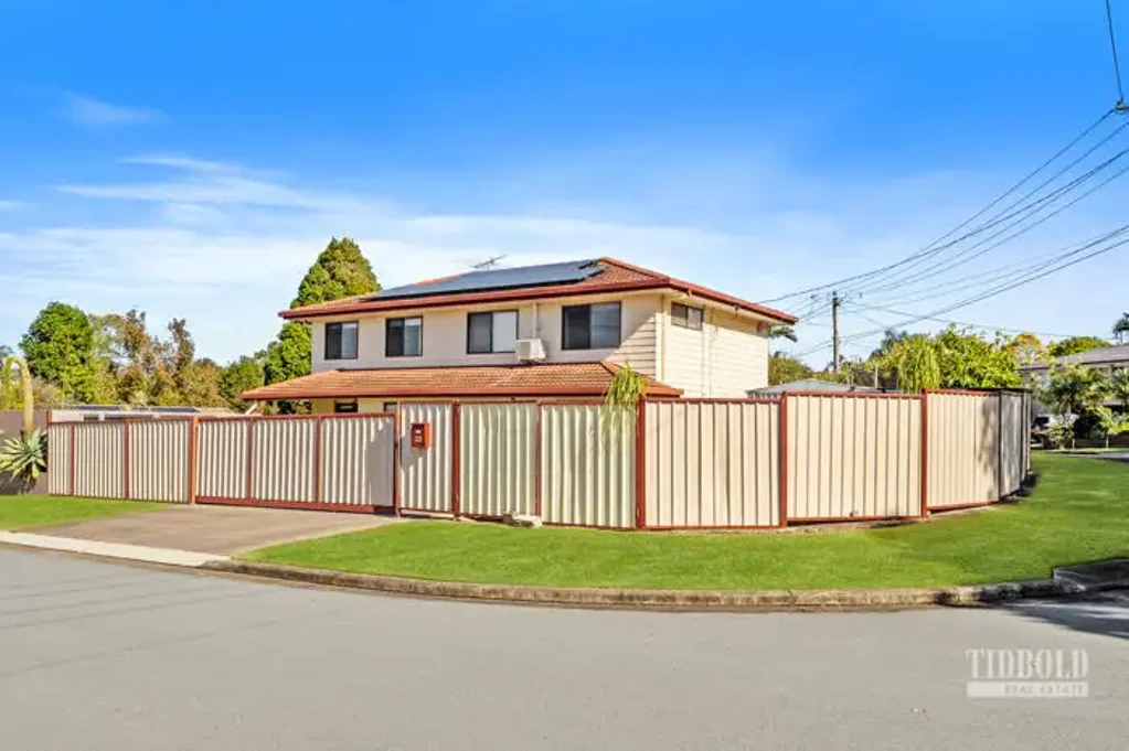 Alexandra Hills 4 Bedroom DOUBLE STOREY WITH DUAL LIVING!